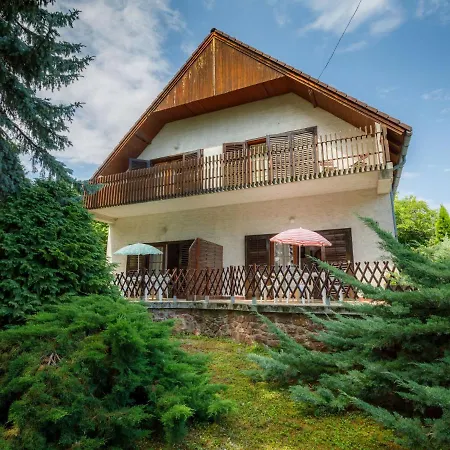 Holiday Home Pinus 1 Balatonfůzfő